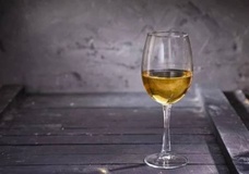 Chardonnay pozdní sběr víno polosuché bílé 0,75 l