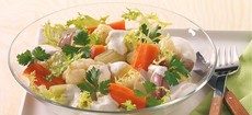 Zeleninový bramborový salát se smetanovou zálivkou