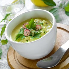 Šalátová polievka s uhorkou
